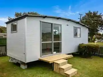 Portable cabin by Wellington Cabins